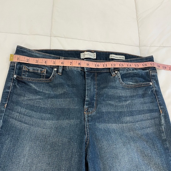 Jessica Simpson Jeans size 12/31 High Rise Forever Rolled Ankle. - Picture 2 of 7
